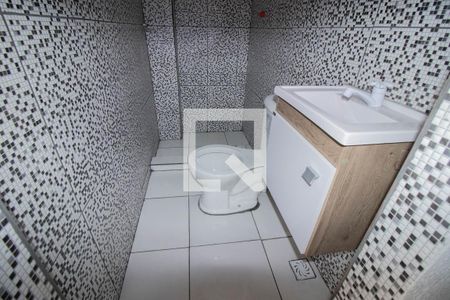 Banheiro de kitnet/studio para alugar com 1 quarto, 30m² em Saracuruna, Duque de Caxias