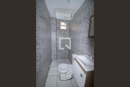 Banheiro de kitnet/studio para alugar com 1 quarto, 30m² em Saracuruna, Duque de Caxias