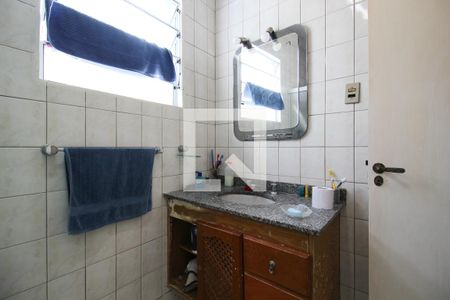 Casa à venda com 300m², 3 quartos e 2 vagasBanheiro 