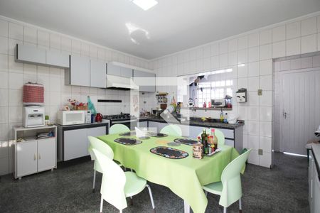 Casa à venda com 300m², 3 quartos e 2 vagasCozinha 