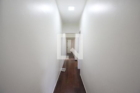 Casa à venda com 300m², 3 quartos e 2 vagasCorredor 