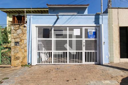Casa à venda com 300m², 3 quartos e 2 vagasFachada