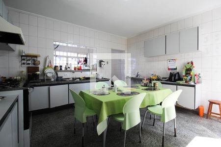 Casa à venda com 300m², 3 quartos e 2 vagasCozinha 