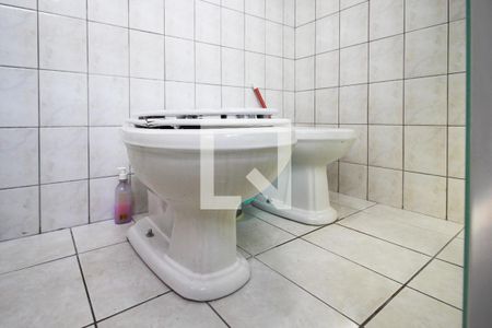 Casa à venda com 300m², 3 quartos e 2 vagasBanheiro 