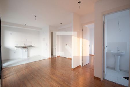 Sala e cozinha de apartamento à venda com 2 quartos, 60m² em Padroeira, Osasco