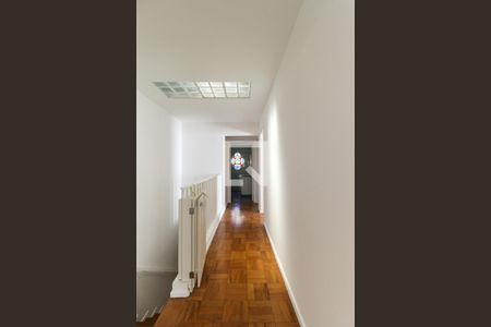 Corredor de casa à venda com 3 quartos, 220m² em Cerqueira César, São Paulo