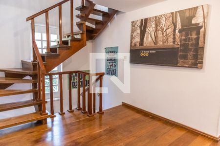 Casa de condomínio para alugar com 750m², 4 quartos e 2 vagas Casa de condomínio para alugar com 750m², 4 quartos e 2 vagasHall