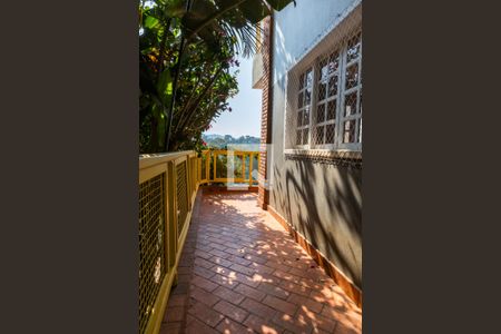 Casa de condomínio para alugar com 750m², 4 quartos e 2 vagas Casa de condomínio para alugar com 750m², 4 quartos e 2 vagasVaranda