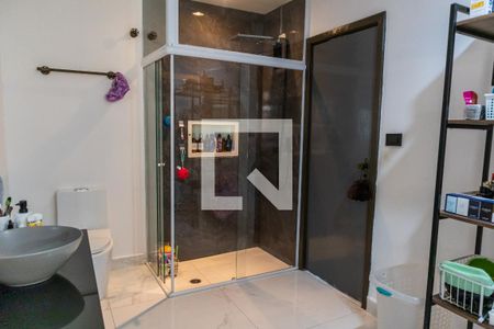 Casa de condomínio para alugar com 750m², 4 quartos e 2 vagas Casa de condomínio para alugar com 750m², 4 quartos e 2 vagasBanheiro da suíte 1 - 2° andar