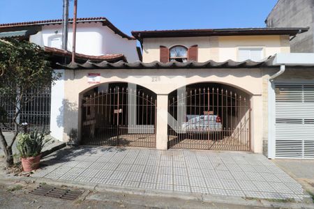 Casa à venda com 196m², 3 quartos e 2 vagasFachada