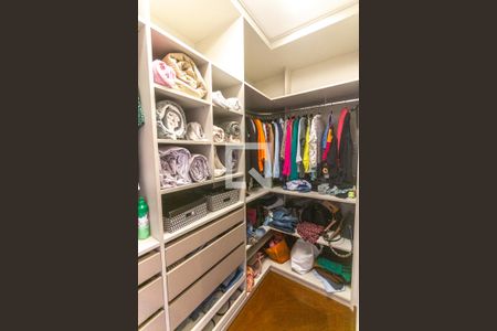 Closet suíte 1 de casa à venda com 3 quartos, 293m² em Taboão, São Bernardo do Campo