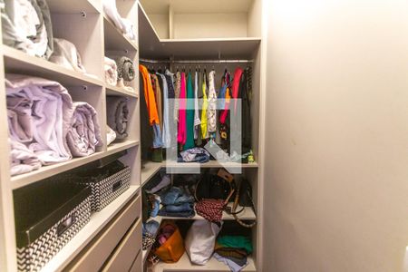 Closet suíte 1 de casa à venda com 3 quartos, 293m² em Taboão, São Bernardo do Campo