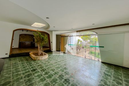 Sala de casa à venda com 3 quartos, 267m² em Vila Claudia, São Paulo