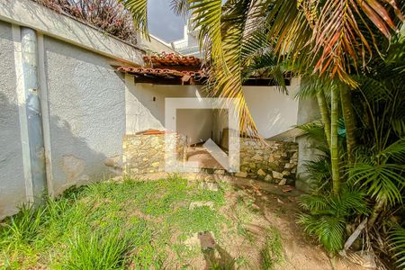 Casa à venda com 267m², 3 quartos e 4 vagas Casa à venda com 267m², 3 quartos e 4 vagasPiscina