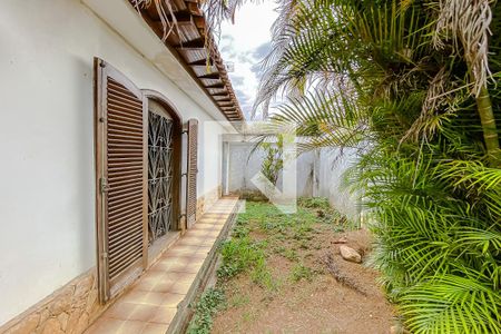 Casa à venda com 267m², 3 quartos e 4 vagas Casa à venda com 267m², 3 quartos e 4 vagasQuintal