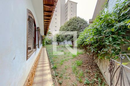Casa à venda com 267m², 3 quartos e 4 vagas Casa à venda com 267m², 3 quartos e 4 vagasQuintal