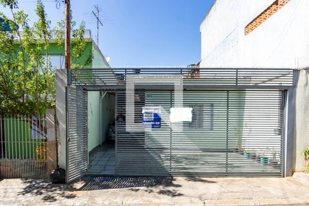 Casa à venda com 70m², 2 quartos e 2 vagas Casa à venda com 70m², 2 quartos e 2 vagasFachada