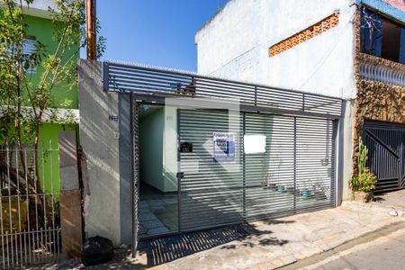 Casa à venda com 70m², 2 quartos e 2 vagas Casa à venda com 70m², 2 quartos e 2 vagasFachada