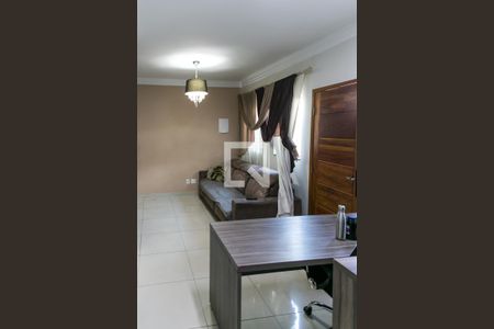 Sala   de casa de condomínio à venda com 2 quartos, 97m² em Vila Nivi, São Paulo