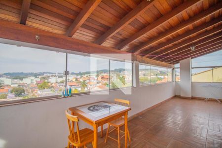 Casa à venda com 300m², 5 quartos e 2 vagas Casa à venda com 300m², 5 quartos e 2 vagasVaranda