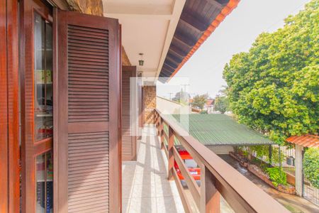 Casa à venda com 300m², 5 quartos e 2 vagas Casa à venda com 300m², 5 quartos e 2 vagasVaranda