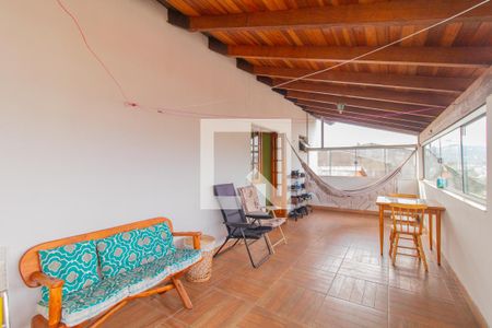 Casa à venda com 300m², 5 quartos e 2 vagas Casa à venda com 300m², 5 quartos e 2 vagasVaranda