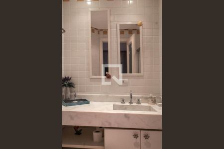 Apartamento para alugar com 221m², 3 quartos e 2 vagasBanheiro da Suíte 1