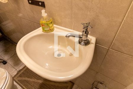 Casa à venda com 120m², 2 quartos e 1 vaga Casa à venda com 120m², 2 quartos e 1 vagaCyber Banheiro