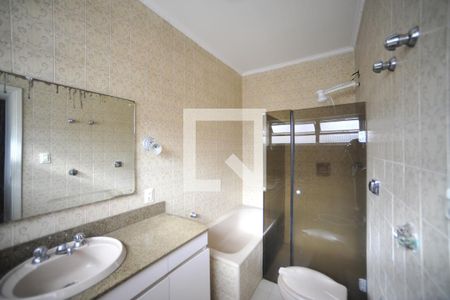 Banheiro da Suíte de casa à venda com 3 quartos, 240m² em Água Rasa, São Paulo