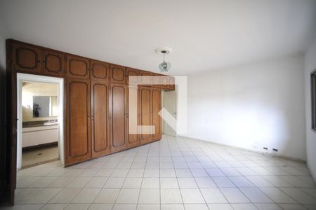 Casa à venda com 240m², 3 quartos e 3 vagasSuíte