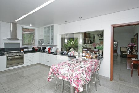 Casa à venda com 4 quartos, 608m² em Braúnas, Belo Horizonte