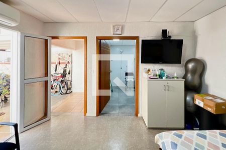 Casa à venda com 220m², 4 quartos e 6 vagas Casa à venda com 220m², 4 quartos e 6 vagasedícula