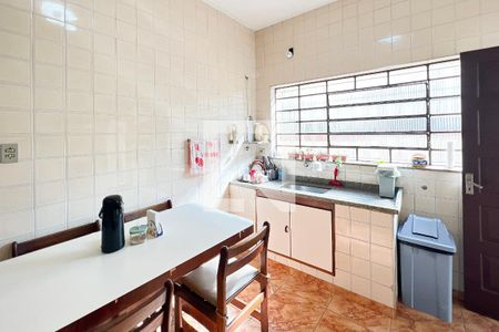 Casa à venda com 220m², 4 quartos e 6 vagas Casa à venda com 220m², 4 quartos e 6 vagasCozinha