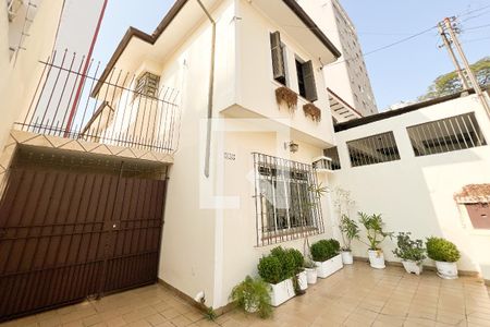 Casa à venda com 220m², 4 quartos e 6 vagas Casa à venda com 220m², 4 quartos e 6 vagasÁrea comum
