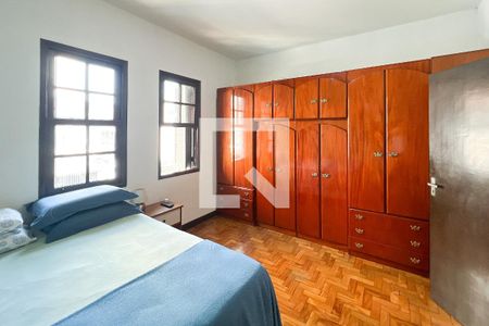 Casa à venda com 220m², 4 quartos e 6 vagas Casa à venda com 220m², 4 quartos e 6 vagassuíte