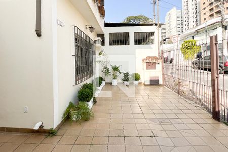 Casa à venda com 220m², 4 quartos e 6 vagas Casa à venda com 220m², 4 quartos e 6 vagasÁrea comum