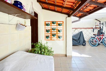 Casa à venda com 220m², 4 quartos e 6 vagas Casa à venda com 220m², 4 quartos e 6 vagasÁrea de Serviço