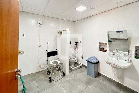 Casa à venda com 220m², 4 quartos e 6 vagas Casa à venda com 220m², 4 quartos e 6 vagasedícula