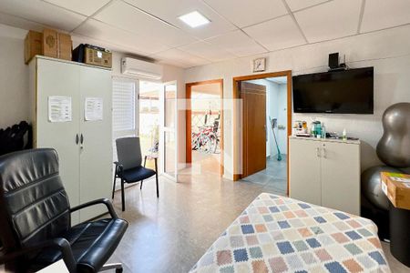 Casa à venda com 220m², 4 quartos e 6 vagas Casa à venda com 220m², 4 quartos e 6 vagasedícula