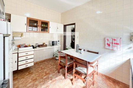 Casa à venda com 220m², 4 quartos e 6 vagas Casa à venda com 220m², 4 quartos e 6 vagasCozinha