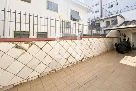 Casa à venda com 220m², 4 quartos e 6 vagas Casa à venda com 220m², 4 quartos e 6 vagasVista