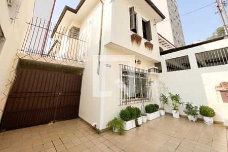 Casa à venda com 220m², 4 quartos e 6 vagas Casa à venda com 220m², 4 quartos e 6 vagasÁrea comum