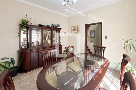 Casa à venda com 220m², 4 quartos e 6 vagas Casa à venda com 220m², 4 quartos e 6 vagasSala