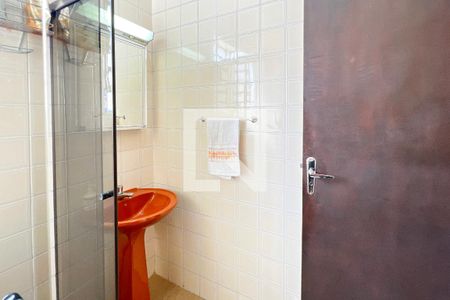 Casa à venda com 220m², 4 quartos e 6 vagas Casa à venda com 220m², 4 quartos e 6 vagassuíte