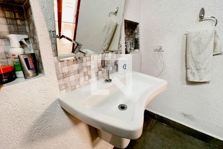 Casa à venda com 220m², 4 quartos e 6 vagas Casa à venda com 220m², 4 quartos e 6 vagasedícula