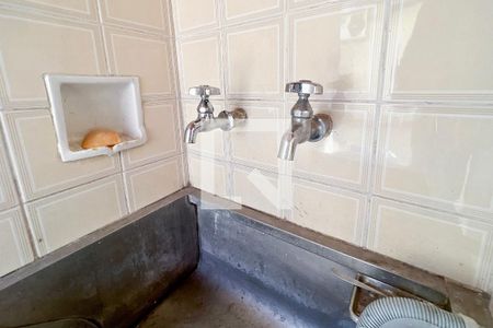 Casa à venda com 220m², 4 quartos e 6 vagas Casa à venda com 220m², 4 quartos e 6 vagasedícula