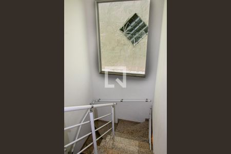 Casa à venda com 200m², 3 quartos e 4 vagas Casa à venda com 200m², 3 quartos e 4 vagasEscada