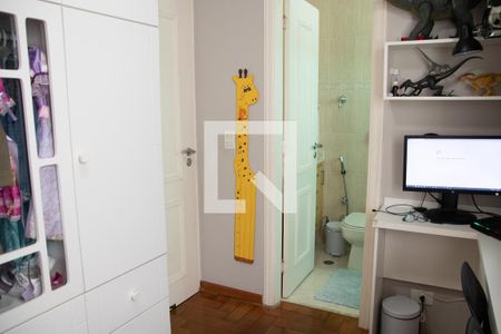 Casa à venda com 200m², 3 quartos e 4 vagas Casa à venda com 200m², 3 quartos e 4 vagasQuarto 2