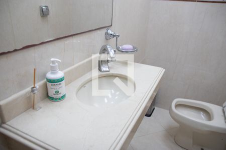 Casa à venda com 200m², 3 quartos e 4 vagas Casa à venda com 200m², 3 quartos e 4 vagasBanheiro 4