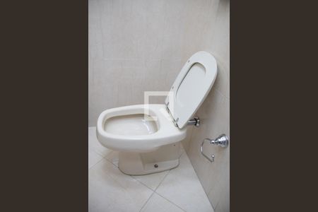 Casa à venda com 200m², 3 quartos e 4 vagas Casa à venda com 200m², 3 quartos e 4 vagasBanheiro 4